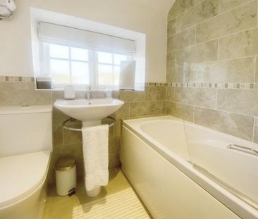 3 bedroom House To Let - Photo 2