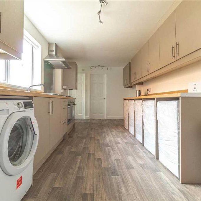 1 bedroom in a house share to rent - Photo 1