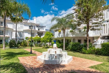 Alquiler de piso en Urbanización Los Naranjos de Marbella s/n - Photo 3