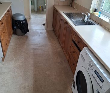 Room in a Shared House, Brickfield Road, SO17 - Photo 5