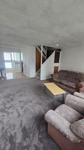 4 bedroom terraced house to rent - Photo 2