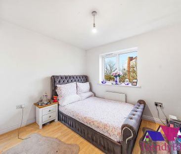 4 bedroom end of terrace house to rent - Photo 3