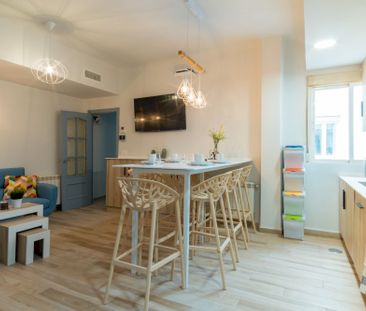 Precious room in Eduardo Marquina street - Photo 6