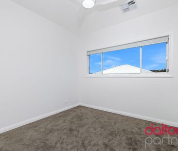 Brand-new impressive Townhouses in sought after location! - Photo 6