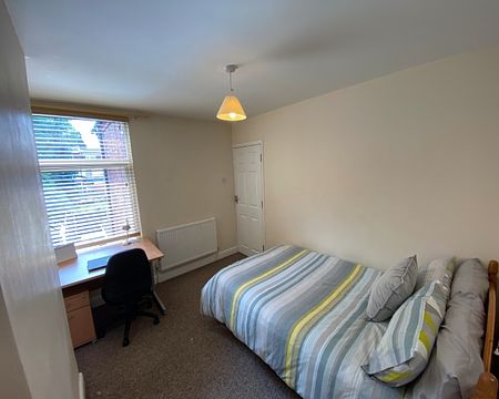 3 Bedrooms, 143 Northfield Road – Student Accommodation Coventry - Photo 5