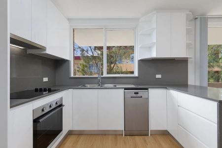 Rennovated Apartment In Tranquil Address - Photo 5