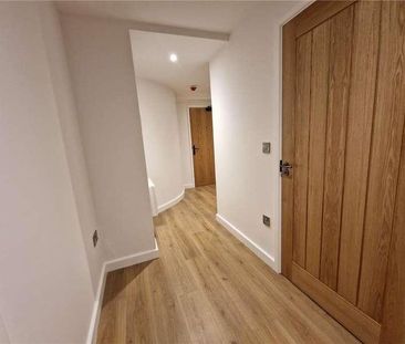 Tealing Drive, Epsom, Surrey, KT19 - Photo 5