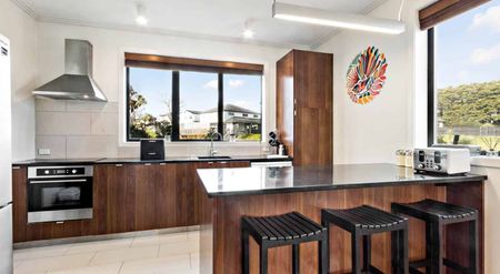 Spacious Apartment Living - Photo 2