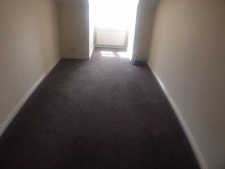 4 bedroom detached house to rent - Photo 4