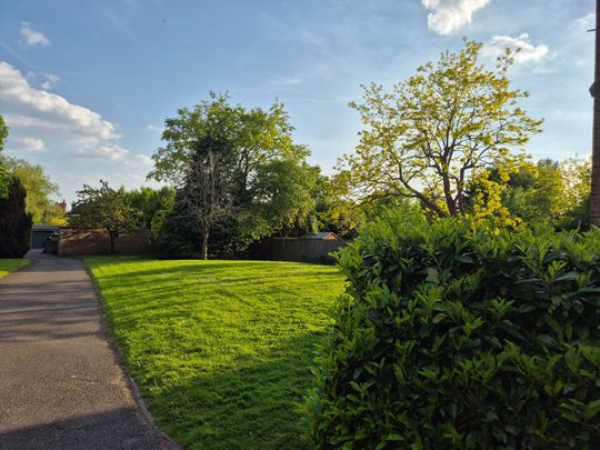 1 Bed Flat, Cambridge Road, SW20 - Photo 1