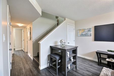 Trombley Street – One-Bedroom plus Den, One-Bathroom - Photo 4