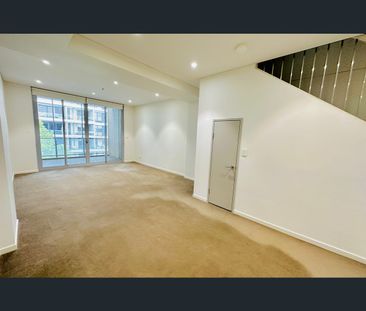 506A/8 Bourke Street, Mascot, NSW 2020 - Photo 2