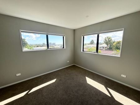 Pet Friendly Near New Home in Glen Eden - Photo 2