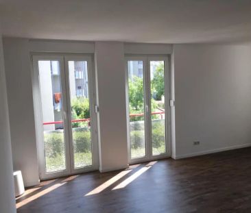 HELLE 1-ZIMMERWOHNUNG - BALKON - EINBAUKÜCHE - HELL GEFLIESTES BAD ... - Photo 2