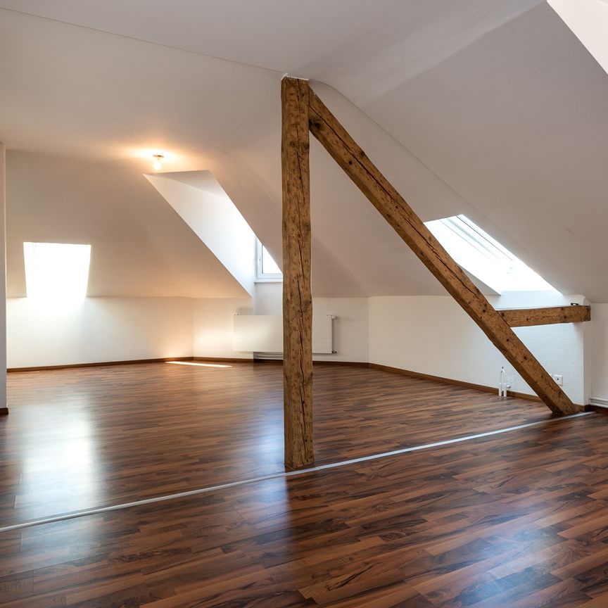 Einzigartige Dachwohnung mit Loftcharakter - Photo 1