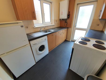 4 Bed Student Accommodation - Photo 3