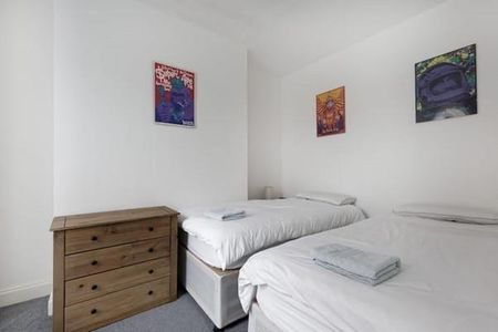 2 bedroom flat to rent - Photo 2