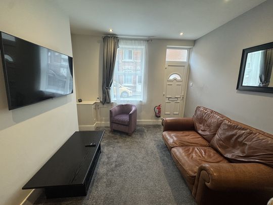 Rosebery Street, Leeman Road - P5007 - Photo 1