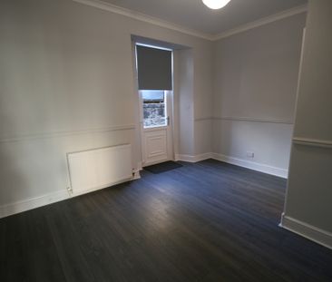 Hamilton Road , 1 Bed Main Door Furnished Flat, Broomhouse – Availa... - Photo 6