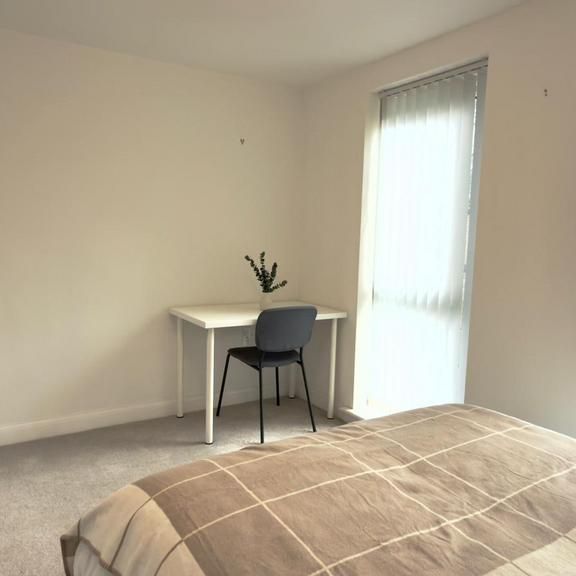 1 bedroom in a house share to rent - Photo 1