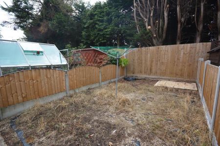 2 bedroom ground floor flat to rent - Photo 5