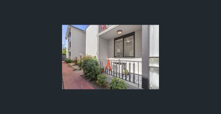 Delightful 1 bedroom ground floor apartment! - Photo 4