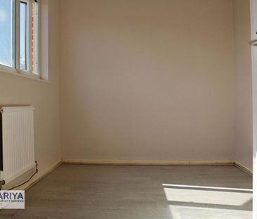 3 bedroom end of terrace house to rent - Photo 1