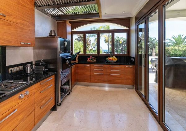 Luxury Villa for rent in Marbella Del Este, Andalusia