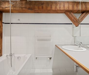 Un logement atypique pour une adresse d’exception ! - Photo 4