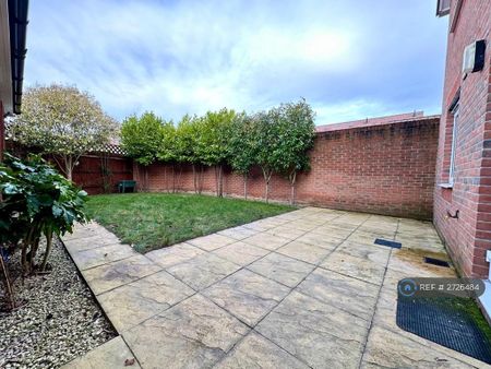 3 bedroom detached house to rent - Photo 3