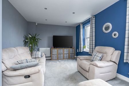 4 Bedroom - Photo 5