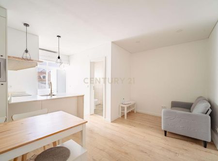 Almada, Setúbal Municipality - Photo 2