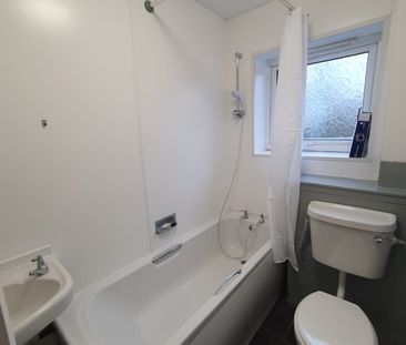 Studio Flat, Kensington Court, M7 - Photo 1