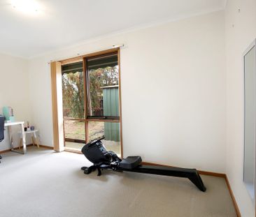 7 Freesia Court, Whittington - Photo 5