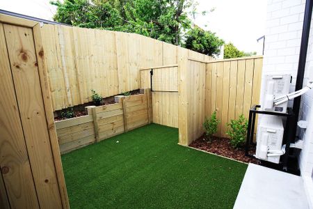 3 year old Two Bedroom City Apartment - Photo 3