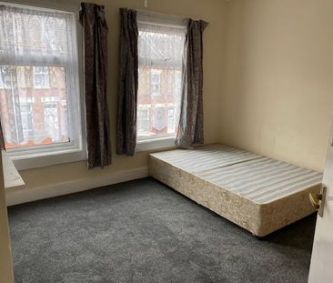 2 Bed Terraced House, Dallow, LU1 - Photo 5