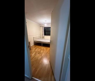 5 Bed Terraced House, Ordnance Road, E16 - Photo 3