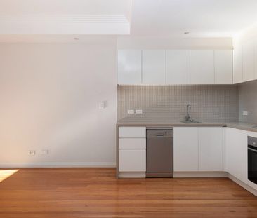 One-bedroom courtyard apartment / edge-of-village setting - Photo 5