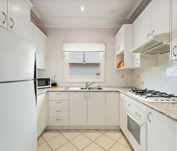 Perfectly Positioned Inviting Home - Photo 4