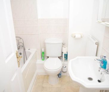 2 bedroom terraced house to rent - Photo 4