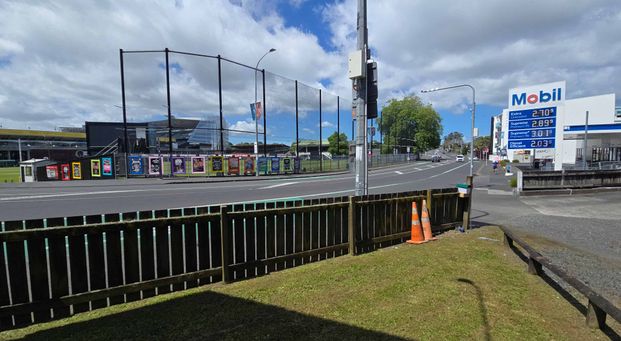 Convenience at your door step - Photo 1