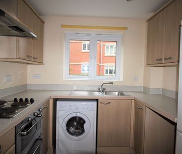 2 bed flat to rent in - Photo 4