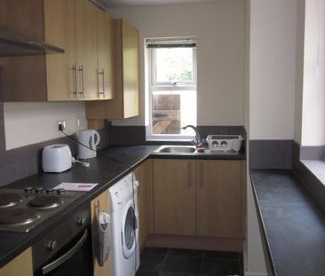 4 bedroom terraced house to rent - Photo 2