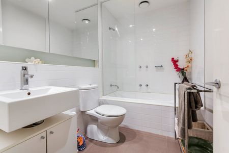 8/300 Racecourse Road, Flemington VIC 3031 - Photo 2