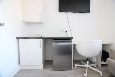 10 bedroom house share to rent - Photo 3