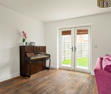 Semi-detached house to rent on - Photo 2