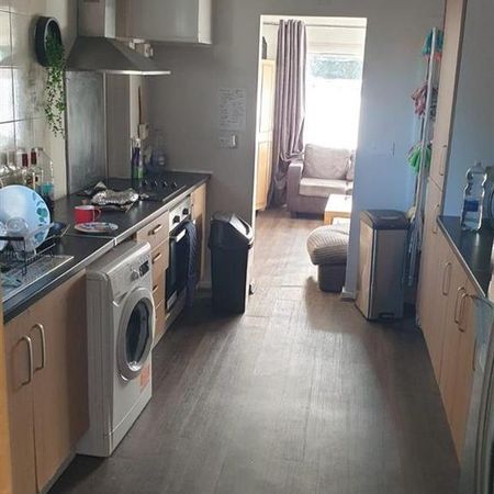 5 bedroom detached bungalow to rent - Photo 3