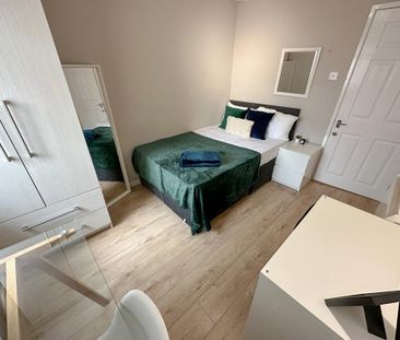 4 bedroom flat to rent - Photo 6