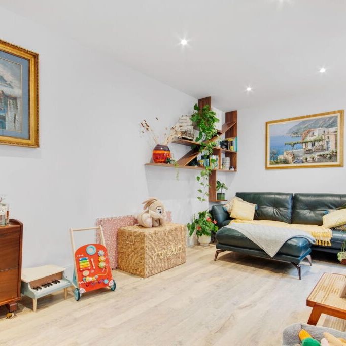 2 Bed Terraced House, Kempton Mews, E6 - Photo 1