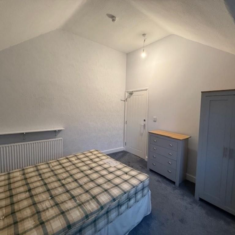 1 bedroom in a house share to rent - Photo 1